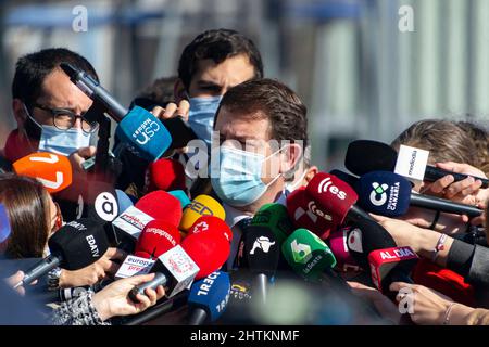 Alfonso Fernandez Mañueco, Präsident der Junta de Castilla y Leon bei einer Pressekonferenz in Spanien. Spanischer Politiker der Volkspartei, PP. Stockfoto