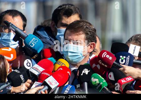 Alfonso Fernandez Mañueco, Präsident der Junta de Castilla y Leon bei einer Pressekonferenz in Spanien. Spanischer Politiker der Volkspartei, PP. Stockfoto