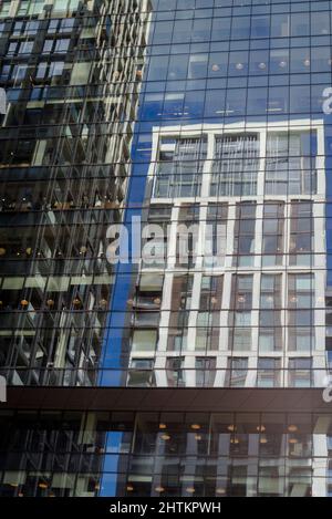 Neues Luxus-Mischnutzungsgebäude mit Wohnungen, Büro- und Einzelhandelsflächen, Southbank Place, London, England, Großbritannien Stockfoto