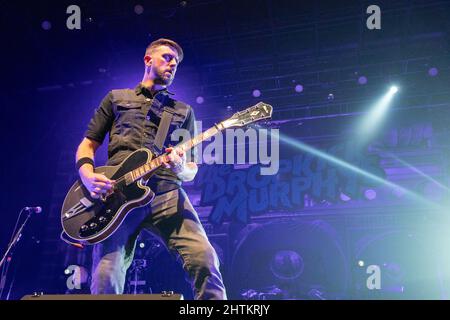 Madison, USA. 27.. Februar 2022. Tim Brennan von Dropkick Murphys am 27. Februar 2022 auf der Sylvee in Madison, Wisconsin (Foto: Daniel DeSlover/Sipa USA) Quelle: SIPA USA/Alamy Live News Stockfoto