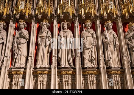 York.Yorkshire.Vereinigtes Königreich.Februar 14. 2022.auf der Chorleinwand in der Kathedrale des York Minster sind Statuen von Königen von England zu sehen Stockfoto