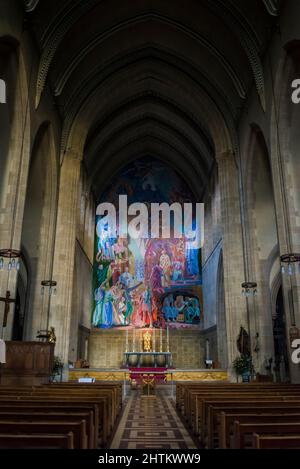 St Alban's Church mit dem Wandbild der Heiligen Dreifaltigkeit für die Ostwand (1966)., Holborn, London, England, UK Stockfoto