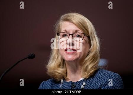 Washington, Vereinigte Staaten Von Amerika. 01. März 2022. Heather Conley, Präsidentin des German Marshall Fund of the United States, erscheint am Dienstag, den 1. März 2022, vor einer Anhörung des Senatsausschusses für bewaffnete Dienste, um die globalen Sicherheitsherausforderungen und -Strategien im Dirksen Senate Office Building in Washington, DC, zu untersuchen. Quelle: Rod Lampey/CNP/Sipa USA Quelle: SIPA USA/Alamy Live News Stockfoto