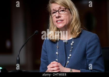 Washington, Vereinigte Staaten Von Amerika. 01. März 2022. Heather Conley, Präsidentin des German Marshall Fund of the United States, erscheint am Dienstag, den 1. März 2022, vor einer Anhörung des Senatsausschusses für bewaffnete Dienste, um die globalen Sicherheitsherausforderungen und -Strategien im Dirksen Senate Office Building in Washington, DC, zu untersuchen. Quelle: Rod Lampey/CNP/Sipa USA Quelle: SIPA USA/Alamy Live News Stockfoto