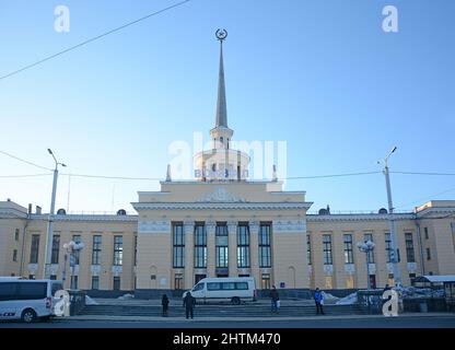 PETROSAWODSK, RUSSLAND - 09. JANUAR 2017: Bahnhof in Petrosawodsk, Karelien Republik Stockfoto