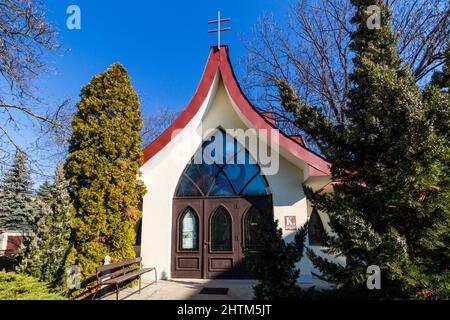 Moderne katholische Krankenhauskapelle aus dem Jahr 1992, Sopron, Ungarn Stockfoto