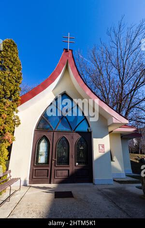 Moderne katholische Krankenhauskapelle aus dem Jahr 1992, Sopron, Ungarn Stockfoto