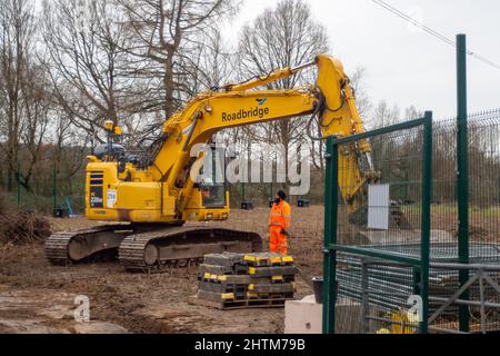 Wendover, Buckinghamshire, Großbritannien. 28.. Februar 2022. HS2 Bauunternehmer räumen ein weiteres Waldgebiet neben dem ehemaligen Kriegslager Wendover Active Resistance. Quelle: Maureen McLean/Alamy Stockfoto