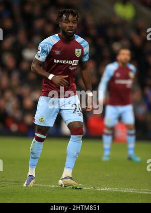 Burnley, Großbritannien. 1.. März 2022 ; Turf Moor, Burnley, Lancashire, England; Premier League Football, Burnley versus Leicester City ; Maxwel Cornet of Burnley Credit: Action Plus Sports Images/Alamy Live News Stockfoto