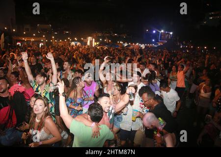 salvador, bahia, brasilien - 27. februar 2022:Leute, die Spaß auf der Karnevalsparty in Salvador City haben. Stockfoto