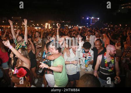 salvador, bahia, brasilien - 27. februar 2022:Leute, die Spaß auf der Karnevalsparty in Salvador City haben. Stockfoto