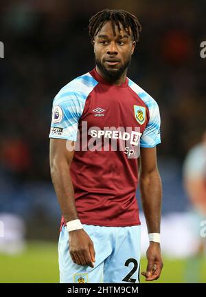 Burnley, Großbritannien. 1.. März 2022 ; Turf Moor, Burnley, Lancashire, England; Premier League Football, Burnley versus Leicester City ; Maxwel Cornet of Burnley Credit: Action Plus Sports Images/Alamy Live News Stockfoto