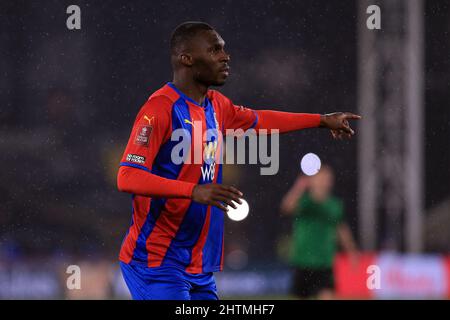 London, Großbritannien. 01. März 2022. Christian Benteke vom Crystal Palace in Aktion während des Spiels. Der Emirates FA Cup, 5.-Runden-Spiel, Crystal Palace gegen Stoke City im Selhurst Park Stadion in London am Dienstag, 1.. März 2022. Dieses Bild darf nur für redaktionelle Zwecke verwendet werden. Nur zur redaktionellen Verwendung, Lizenz für kommerzielle Nutzung erforderlich. Keine Verwendung bei Wetten, Spielen oder Veröffentlichungen in einem Club/einer Liga/einem Spieler. PIC von Steffan Bowen/Andrew Orchard Sports Photography/Alamy Live News Credit: Andrew Orchard Sports Photography/Alamy Live News Stockfoto