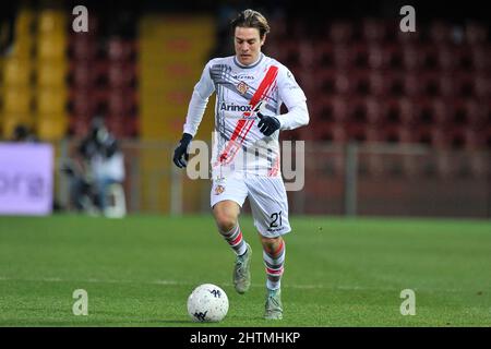 Benevento, Italien. 01. März 2022. Nicolò Fagioli Spieler von Cremonese, während des Spiels der italienischen serieB Meisterschaft zwischen Benevento gegen Cremonese, Endergebnis Benevento 1, Cremonese 1. Das Spiel wird im Ciro Vigorito Stadion gespielt. Benevento, Italien, 01. März 2022. (Foto von Vincenzo Izzo/Sipa USA) Quelle: SIPA USA/Alamy Live News Stockfoto