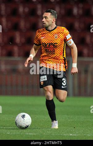 Benevento, Italien. 01. März 2022. Gaetano Letizia Spieler von Benevento, während des Spiels der italienischen SerieB Meisterschaft zwischen Benevento gegen Cremonese, Endergebnis Benevento 1, Cremonese 1. Das Spiel wird im Ciro Vigorito Stadion gespielt. Benevento, Italien, 01. März 2022. (Foto von Vincenzo Izzo/Sipa USA) Quelle: SIPA USA/Alamy Live News Stockfoto