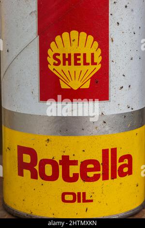 Alte Dose von Shell Rotella Kfz-Motoröl. Stockfoto