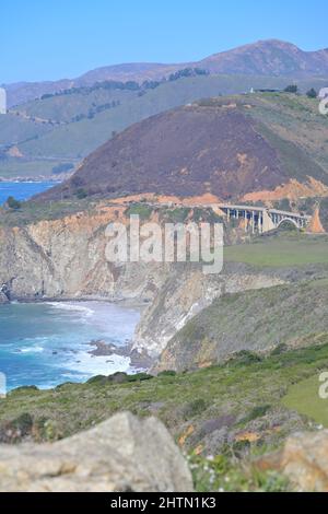 Ikonischer Highway 1 entlang der atemberaubenden Küste von Big Sur, Monterey County CA Stockfoto