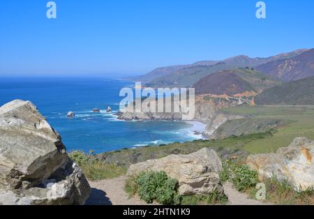 Ikonischer Highway 1 entlang der atemberaubenden Küste von Big Sur, Monterey County CA Stockfoto