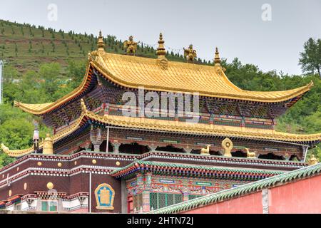 XINING, CHINA - Kumbum Kloster. Ein berühmtes Wahrzeichen in der antiken Stadt Xining, Qinghai, China. Stockfoto