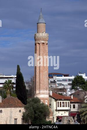 Yivli Minare Moschee in Antalya, Türkei, erbaut im 13.. Jahrhundert vom seldschukischen Sultan Alaeddin Keykubat Stockfoto