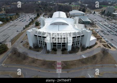 Eine Luftaufnahme der Simon Skjodt Assembly Hall auf dem Campus der Indiana University, Montag, den 1. März 2022, in Bloomington, Ind. Die Arena ist die Heimat von Stockfoto