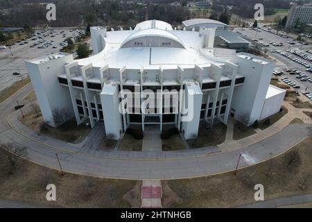 Eine Luftaufnahme der Simon Skjodt Assembly Hall auf dem Campus der Indiana University, Montag, den 1. März 2022, in Bloomington, Ind. Die Arena ist die Heimat von Stockfoto