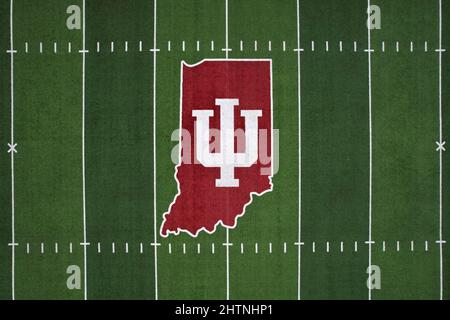 Das Indiana Hoosiers-Logo ist am Montag, den 1. März 2022, auf dem Gelände der Indiana University in Blo im Mittelfeld des Fußballfeldes Memorial Stadium zu sehen Stockfoto