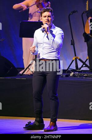 Atlanta, GA, USA. 1. März 2022. Emmet Cahill auf der Bühne für Celtic Thunder in Concert, Atlanta Symphony Hall, Atlanta, GA 1. März 2022. Quelle: Derek Storm/Everett Collection/Alamy Live News Stockfoto