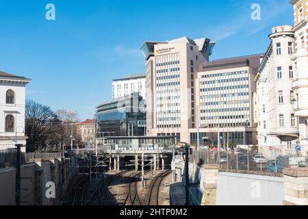 RBI. Raiffeisen Bank International. Hauptsitz in Wien, Österreich. Bankgebäude im Bezirk 3.. Stockfoto