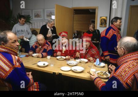 Lappland enontekio finlande Lapons Senioren Kantine traditionellen Anzug Stockfoto