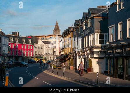 Killarney, Irland - 25.. Januar 2022: Ruhige Straßen in der Innenstadt von Killarney im Winter. Stockfoto