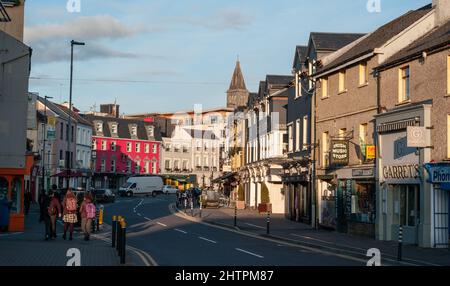 Killarney, Irland - 25.. Januar 2022: Ruhige Straßen in der Innenstadt von Killarney im Winter. Stockfoto