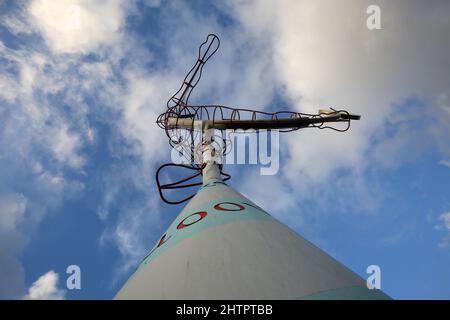 Glasgow Prestwick Airport, Ayrshire, Schottland, Großbritannien. Die Skulptur Celestial Navigator der in Aberdeen lebenden Künstlerin Carole Gray. Platz für Kopien Stockfoto