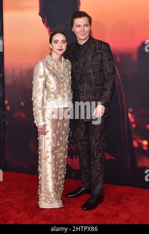 New York, NY, USA. 01. März 2022. Zoe Kazan und Paul Dano bei der Batman-Weltpremiere am 01. März 2022 in New York City. Quelle: John Palmer/Media Punch/Alamy Live News Stockfoto