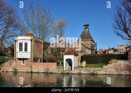 Old Maltings und andere Gebäude am Fluss Lea, Ware, Hertfordshire, England, Großbritannien Stockfoto