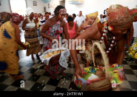 salvador, bahia, brasilien - 25. januar 2015: Anhänger von Sao Lazaro nehmen an den Feierlichkeiten zu Ehren des heiligen in der Kirche in Federacao Teil Stockfoto