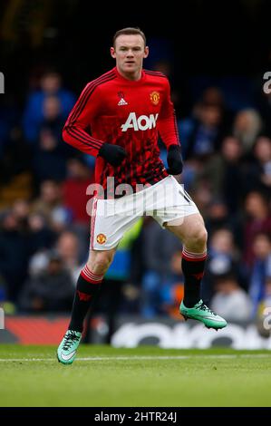 Wayne Rooney sah sich vor dem Barclays Premier League-Spiel zwischen Chelsea und Manchester United in Stamford Bridge in London aufgewärmt. 7. Februar 2016. James Boardman / Telephoto Images +44 7967 642437 Stockfoto