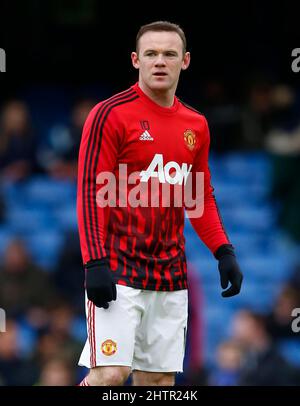 Wayne Rooney sah sich vor dem Barclays Premier League-Spiel zwischen Chelsea und Manchester United in Stamford Bridge in London aufgewärmt. 7. Februar 2016. James Boardman / Telephoto Images +44 7967 642437 Stockfoto