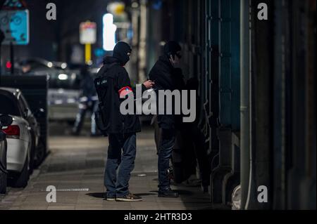 Perquisition in einem Haus im Bezirk der europäischen Institutionen | Pers. 21h, les forces de Police ont evakue les habitants d'un immeuble Stockfoto