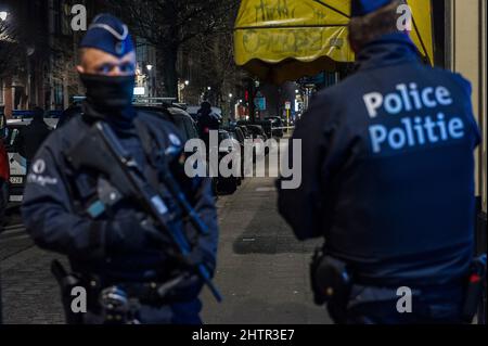 Perquisition in einem Haus im Bezirk der europäischen Institutionen | Pers. 21h, les forces de Police ont evakue les habitants d'un immeuble Stockfoto