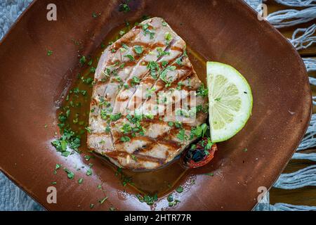 Gegrilltes Steak mit Kräutern und nativem Olivenöl extra, Kreta, Griechenland Stockfoto