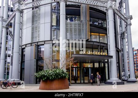 Gasholders London, eine Wohnanlage mit 145 Wohnungen, die sich innerhalb von drei ineinandergreifendem Gasholderrahmen befinden, Kings Cross, London, Großbritannien Stockfoto