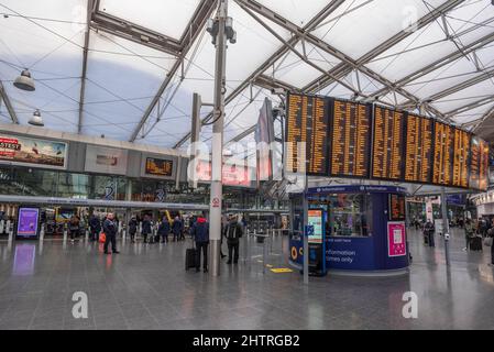 Piccadilly Station Manchester. Der Hauptgang. Stockfoto