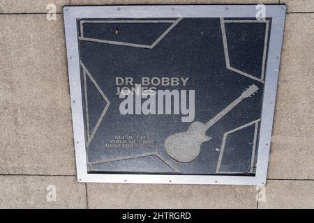 Nashville, Tenessee - 12. Januar 2022: Dr. Bobby Jones ist Star im Music City Walk of Fame Music Garden Park für Country-Musiklegenden Stockfoto