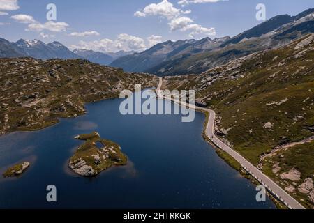 Luftaufnahme des San Bernardino Passes in den Schweizer Alpen Stockfoto