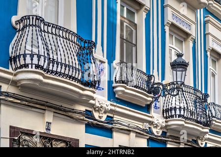 Jugendstilgebäude in einer Straße von Ruzafa, Valencia, Spanien Stockfoto