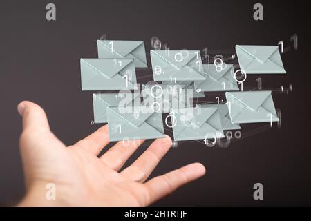 3D Rendern von E-Mail-Postfächern, die über einer Hand schweben, im grafischen Konzept der elektronischen Kommunikation Stockfoto