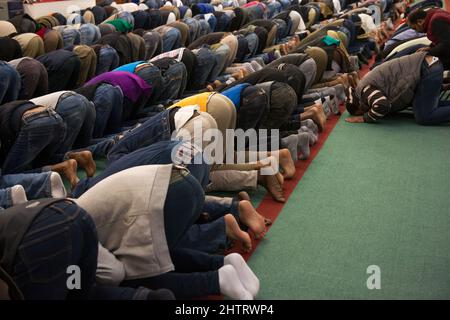 Rom, Italien 25/03/2016: Freitag beten im Torpignattara Moslems Center. ©Andrea Sabbadini Stockfoto