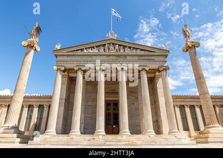 Athen, Griechenland. Hauptfassade der modernen Akademie von Athen, Griechenlands nationale Akademie und höchste Forschungseinrichtung im Land Stockfoto