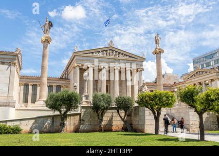 Athen, Griechenland. Hauptfassade der modernen Akademie von Athen, Griechenlands nationale Akademie und höchste Forschungseinrichtung im Land Stockfoto